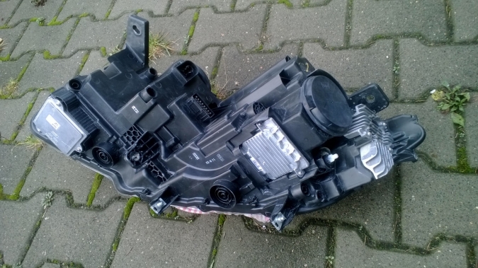 Qoros - 3 - 5 drzwi - (2013-) - Oświetlenie / Lampa przednia  prawa Bixenon