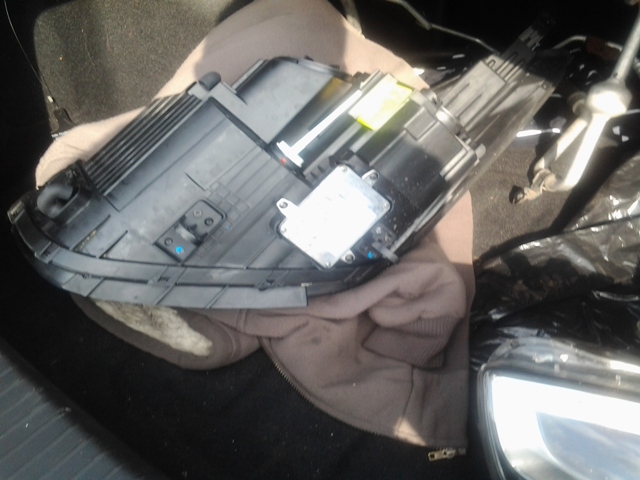 Hyundai - i40 -  Kombi - (2011-) - Oświetlenie / Lampa przednia  prawa Bixenon