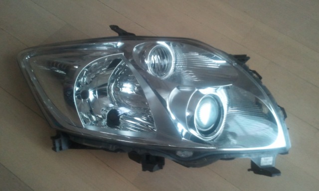 Toyota - Auris - 3 drzwi - (2007 - 2010) - Oświetlenie / Lampa przednia   prawa Xenon