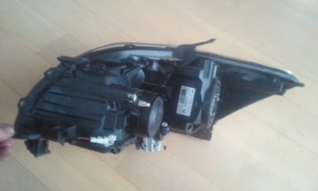 Toyota - Auris - 5 drzwi - (2007 - 2010) - Oświetlenie / Lampa przednia   prawa Xenon