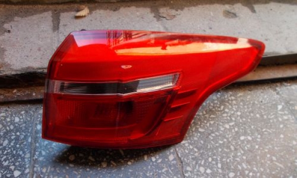 Ford - Focus - Kombi - (2014-) - Oświetlenie / Lampa tylna  prawa