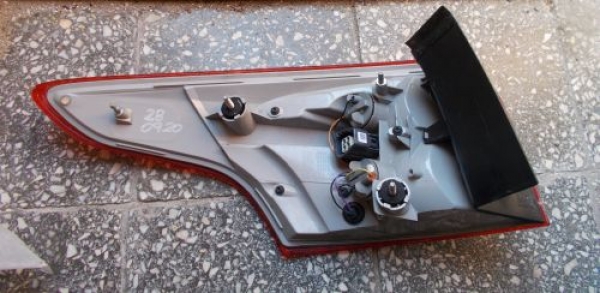 Ford - Focus - Kombi - (2014-) - Oświetlenie / Lampa tylna  prawa