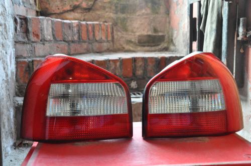 Audi - A3 - 3 drzwi - (2000 - 2003) - Oświetlenie / Lampa tylna lewa