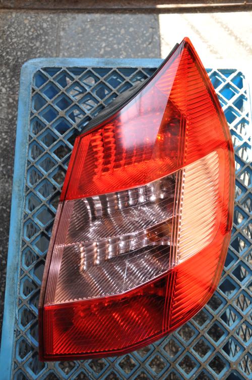 Renault - Scenic - Grand - (2004 - 2006) - Oświetlenie / Lampa tylna  prawa