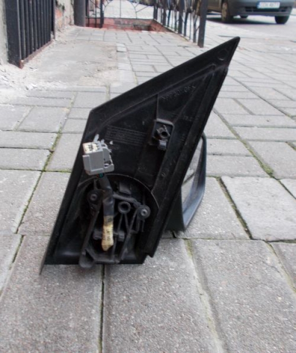 Ford - Focus - Kombi - (2004 - 2007) - Lusterka /  Prawe elektryczne