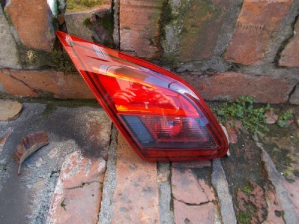 Opel - Corsa - E - 5 drzwi - (2014-) - Oświetlenie / Lampa tylna lewa wewnętrzna