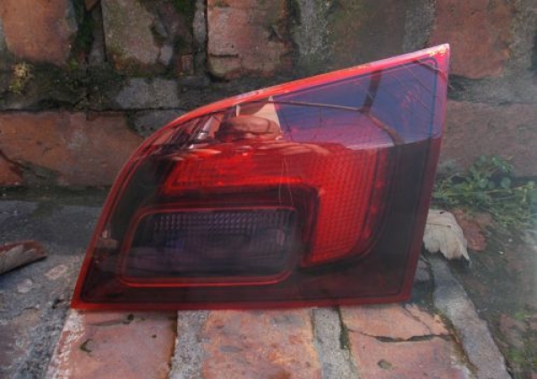 Opel - Astra - J - Kombi - (2010 - 2015) - Oświetlenie / Lampa tylna prawa wewnętrzna