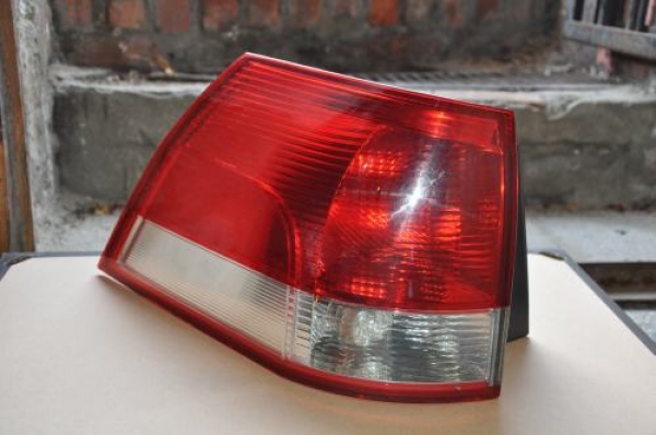 Opel - Vectra - C - Kombi - (2005 - 2008) - Oświetlenie / Lampa tylna lewa