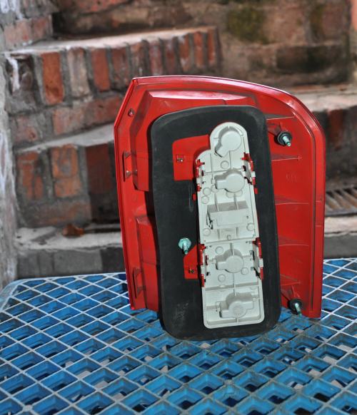 Audi - A2 - (2000 - 2006) - Oświetlenie / Lampa tylna lewa