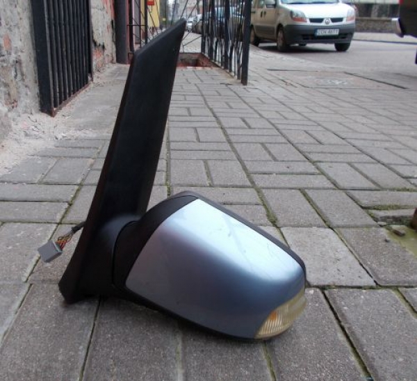 Ford - Focus - 5 drzwi - (2004 - 2007) - Lusterka /  Lewe elektryczne