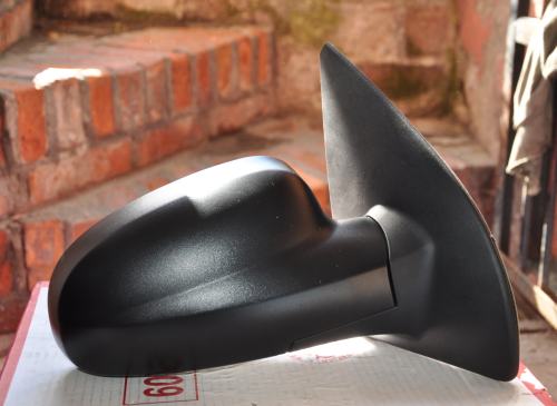 Chevrolet - Aveo - 4 drzwi - (2002 - 2006) - Lusterka / Prawe ręczne wewnętrznie regulowane