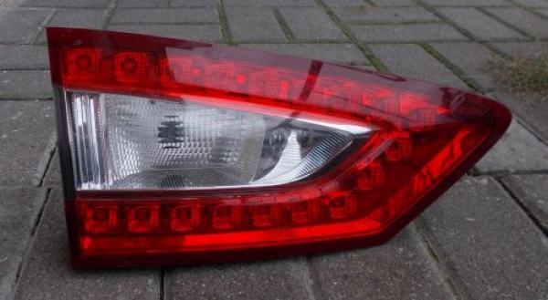 Ford - Mondeo - Kombi - (2015-) - Oświetlenie / Lampa tylna lewa wewnętrzna