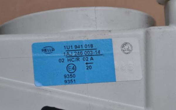 Skoda - Octavia - Kombi - (1998 - 2000) - Oświetlenie / Lampa przednia prawa