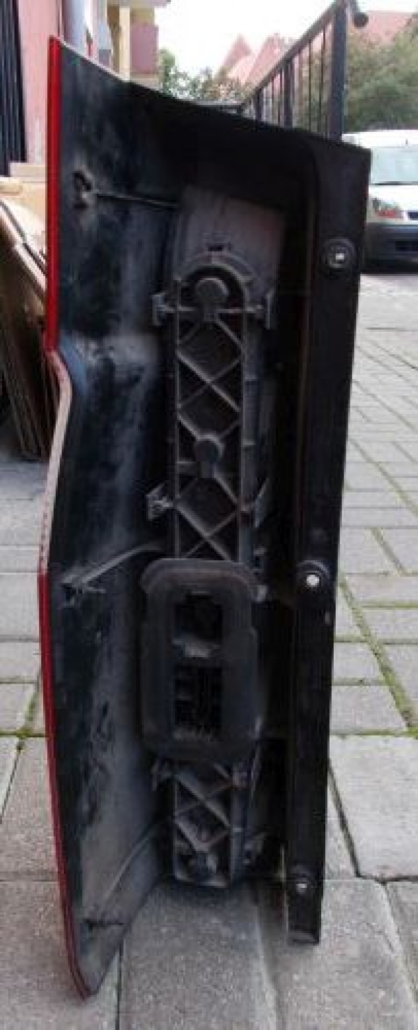 Mercedes-Benz - Sprinter - 309-324 - Osob./Tow.- (2006 - 2013) - Oświetlenie / Lampa tylna  prawa