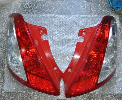 Suzuki - Swift - 5 drzwi - (2010 - 2013) - Oświetlenie / Lampa tylna  prawa