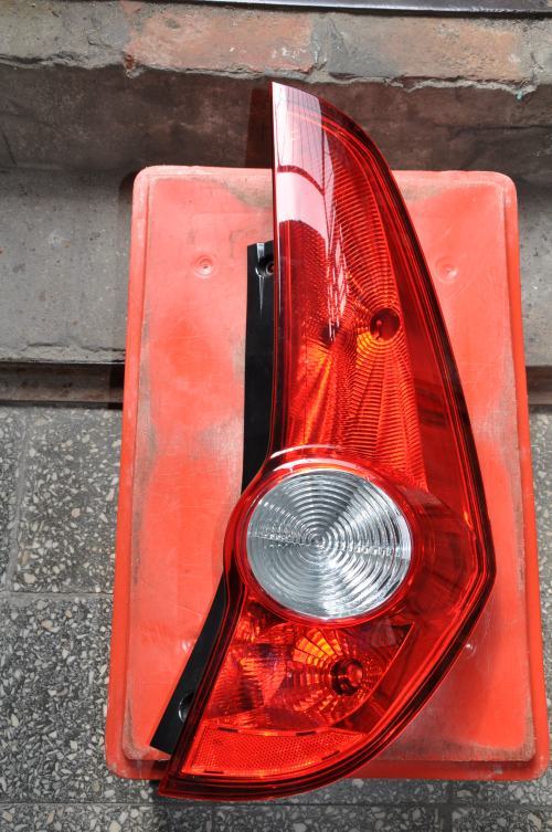 Opel - Agila - (2008 - 2014) - Oświetlenie / Lampa tylna  prawa