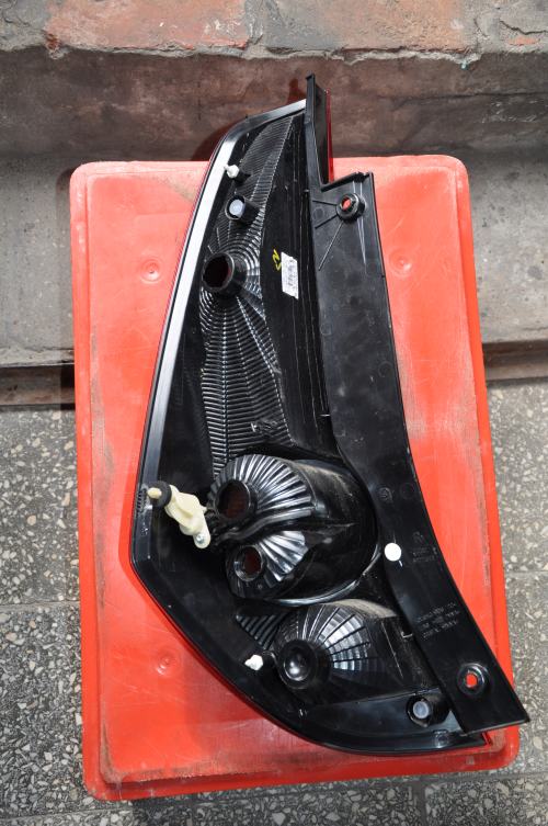 Opel - Agila - (2008 - 2014) - Oświetlenie / Lampa tylna  prawa