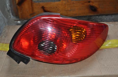 Peugeot - 206 - CC - Cabrio - (2003 - 2007) - Oświetlenie / Lampa tylna  prawa