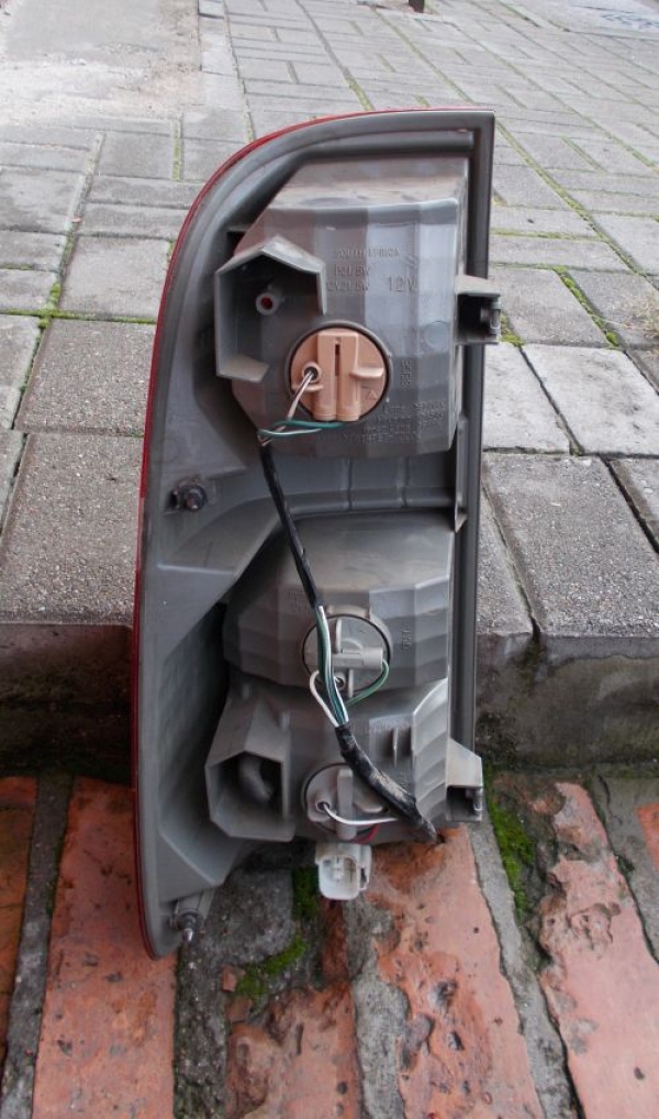 Toyota - Hilux Pick-up - (2011 - 2016) - Oświetlenie / Lampa tylna  prawa