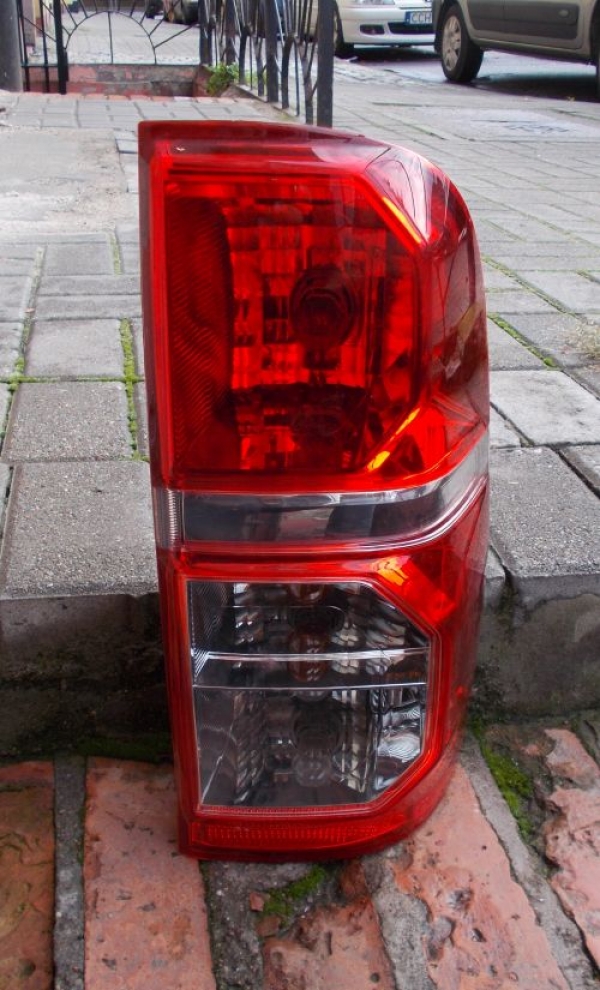 Toyota - Hilux Pick-up - (2011 - 2016) - Oświetlenie / Lampa tylna  prawa