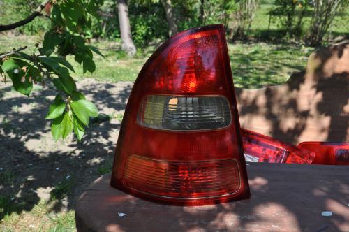 Toyota - Corolla - Kombi - (2002 - 2004) - Oświetlenie / Lampa tylna lewa