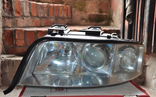 Audi - A6 - (2001 - 2004) - Oświetlenie / Lampa przednia lewa