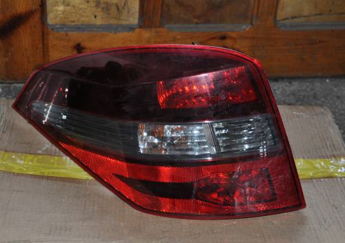 Renault - Laguna - Kombi - (2010 - 2013) - Oświetlenie / Lampa tylna lewa