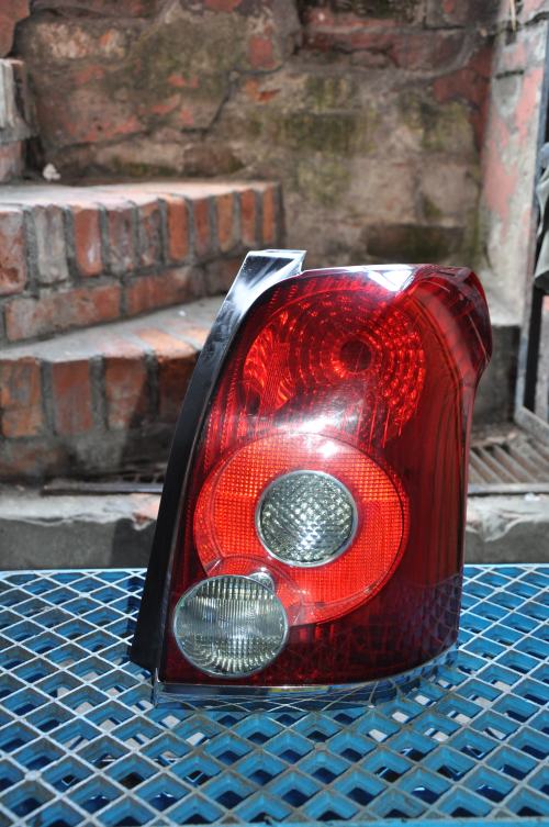 Toyota - Avensis - Kombi - (2006 - 2009) - Oświetlenie / Lampa tylna  prawa