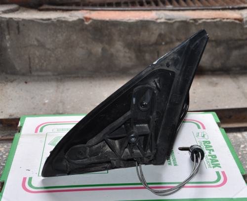 Ford - Focus - 3 drzwi - (1998 - 2001) - Lusterka / Prawe ręczne wewnętrznie regulowane