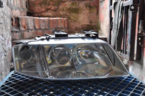 Audi - A6 - (1997 - 2001) - Oświetlenie / Lampa przednia   prawa Xenon