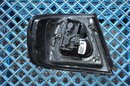 Nissan - Primera - 5 drzwi - (1999 - 2002) - Oświetlenie / Lampa tylna  prawa