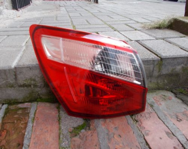 Nissan - Qashqai - (2010 - 2013) - Oświetlenie / Lampa tylna lewa
