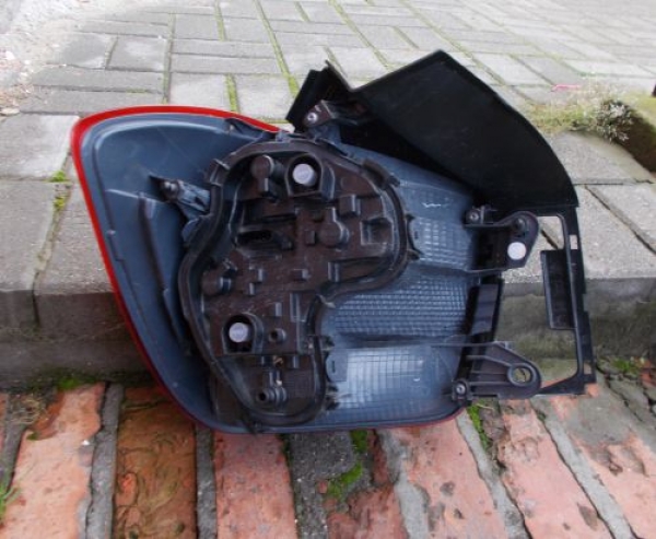 BMW - Seria 1 - F20 - 3 drzwi - (2011 - 2015) - Oświetlenie / Lampa tylna  prawa