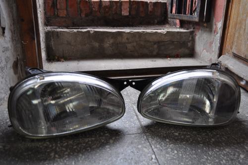 Opel - Combo -  (1994 - 2001) - Oświetlenie / Lampa przednia prawa