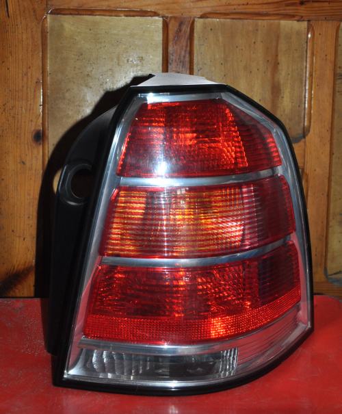 Opel - Zafira B - (2005 - 2008) - Oświetlenie / Lampa tylna  prawa