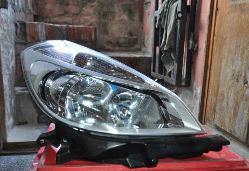 Renault - Clio - 5 drzwi - (2005 - 2009) - Oświetlenie / Lampa przednia prawa