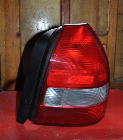 Honda - Civic - 3 drzwi - (1995 - 2001) - Oświetlenie / Lampa tylna  prawa