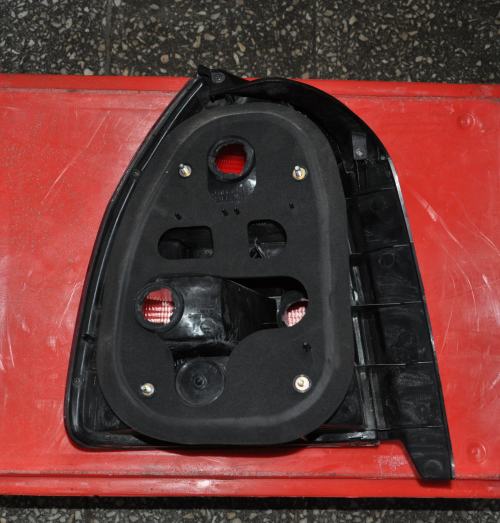 Honda - Civic - 3 drzwi - (1995 - 2001) - Oświetlenie / Lampa tylna  prawa