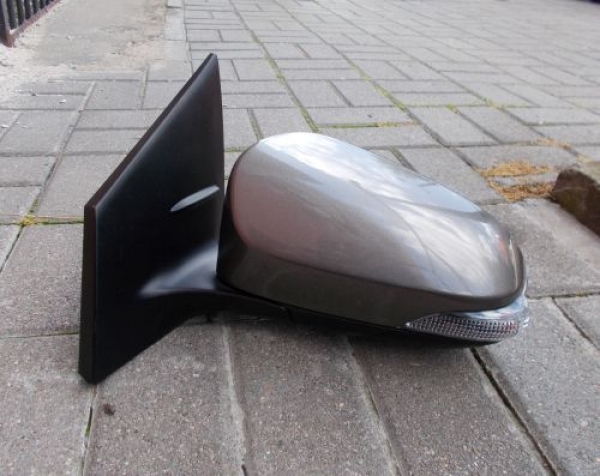 Toyota - Auris - Kombi - (2013-) - Lusterka /  Lewe elektryczne