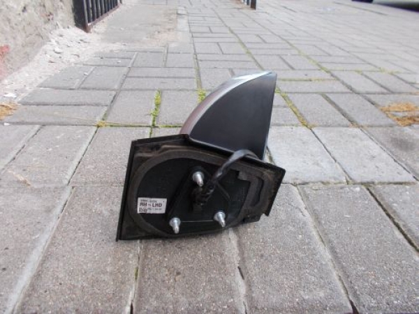 Toyota - Yaris - 3 drzwi - (2009 - 2011) - Lusterka /  Prawe elektryczne