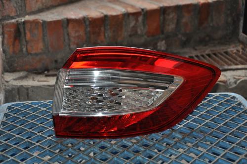 Ford - Mondeo - Kombi - (2010 - 2015) - Oświetlenie / Lampa tylna  prawa