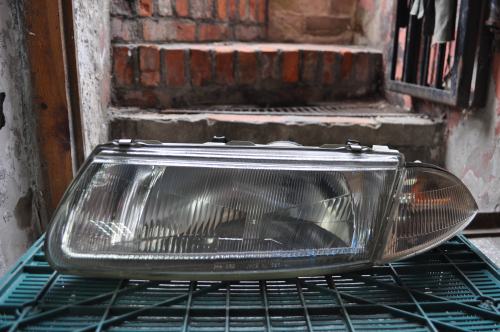 Mitsubishi - Carisma - (1995 - 1999) - Oświetlenie / Lampa przednia lewa