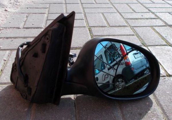 Lancia - Delta - 5 drzwi - (2008 - 2011) - Lusterka /  Prawe elektryczne