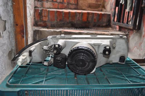 Mitsubishi - Carisma - 4 drzwi - (1996 - 1999) - Oświetlenie / Lampa przednia lewa