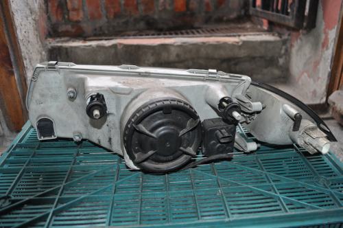 Mitsubishi - Carisma - (1995 - 1999) - Oświetlenie / Lampa przednia prawa