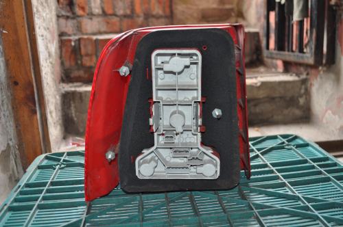 Volkswagen - Passat - (1996 - 2000) - Oświetlenie / Lampa tylna  prawa