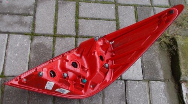 Nissan - Tiida - 5 drzwi  - (2008 - 2011) - Oświetlenie / Lampa tylna lewa