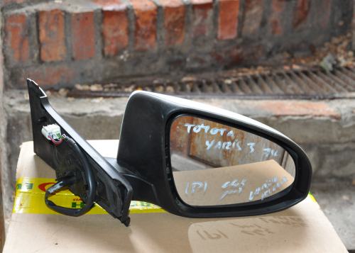 Toyota - Yaris - 3 drzwi - (2011 - 2014) - Lusterka /  Prawe elektryczne