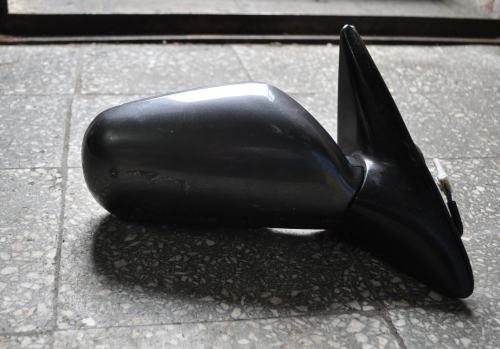 Nissan - Primera - 4 drzwi - (1990 - 1996) - Lusterka /  Prawe elektryczne