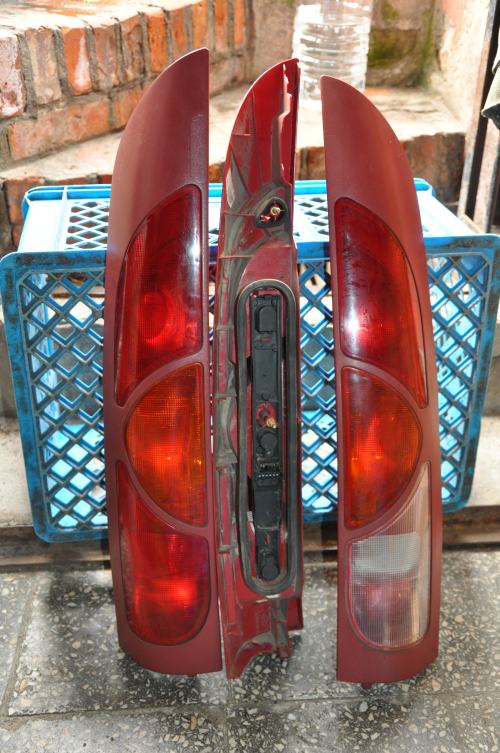 Renault - Kangoo - (1997 - 2001) - Oświetlenie / Lampa tylna  prawa
